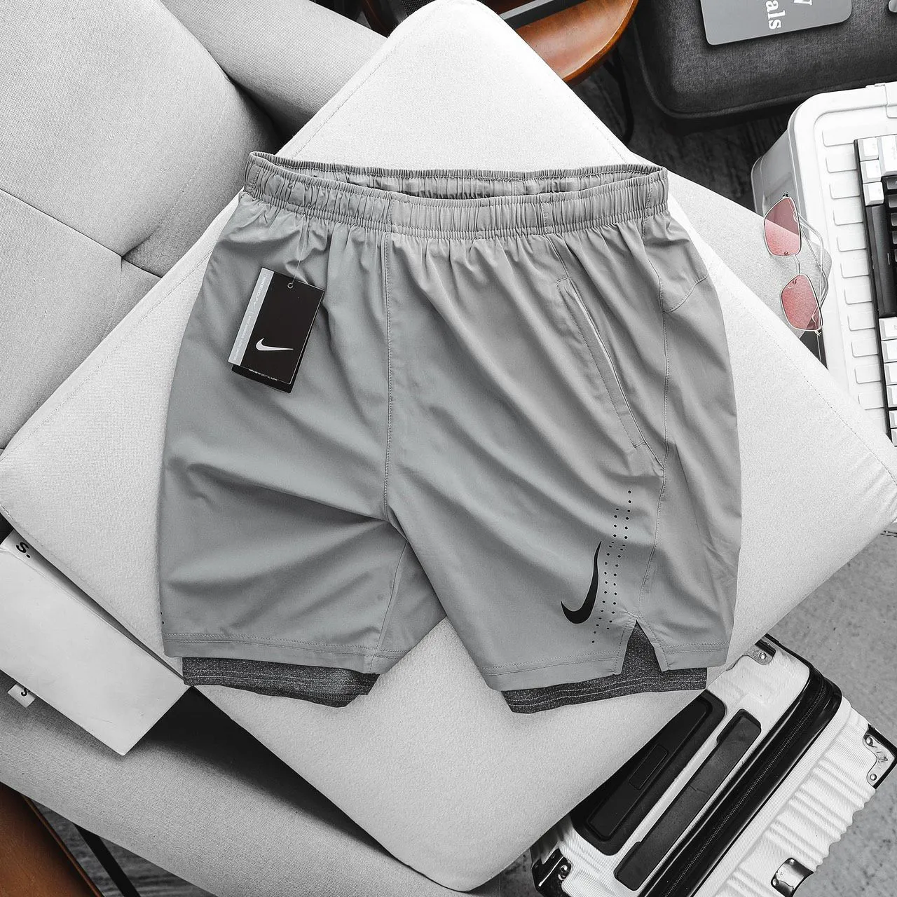 NIKE TRAINING SHORTS :TWO LAYER